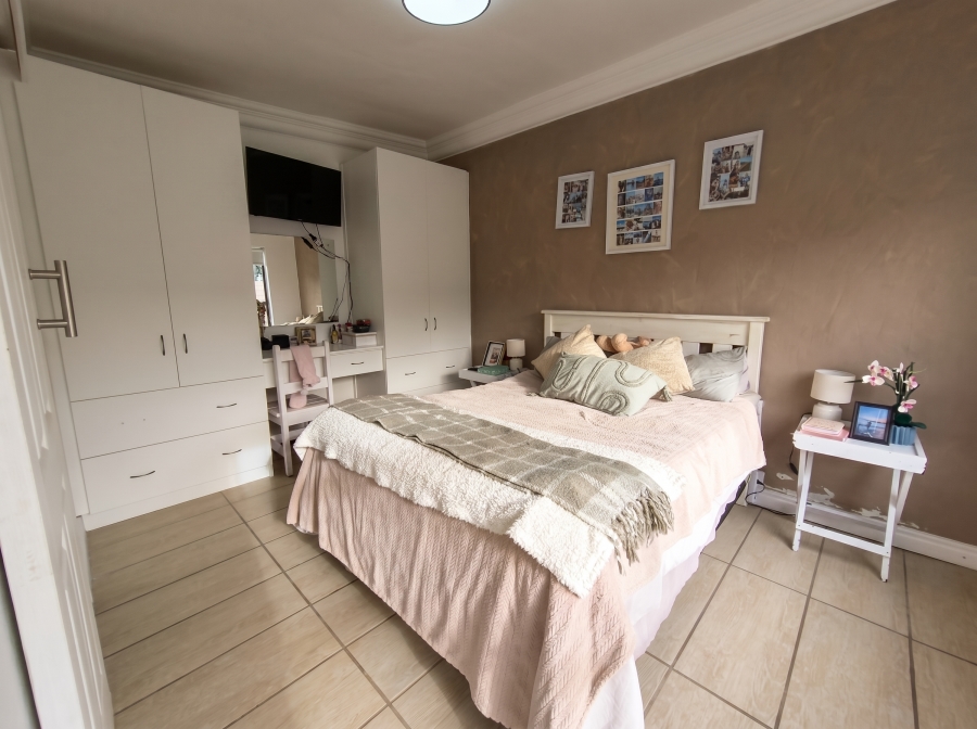 6 Bedroom Property for Sale in Struisbaai Western Cape